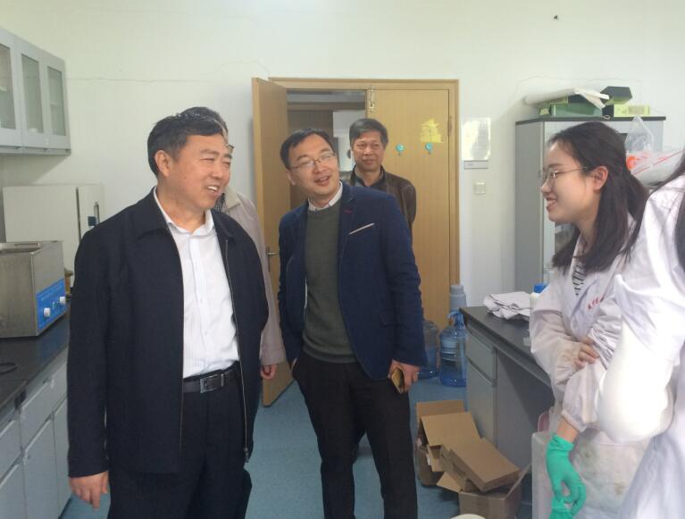 陈书来到浙江省中药研究所座谈调研.jpg